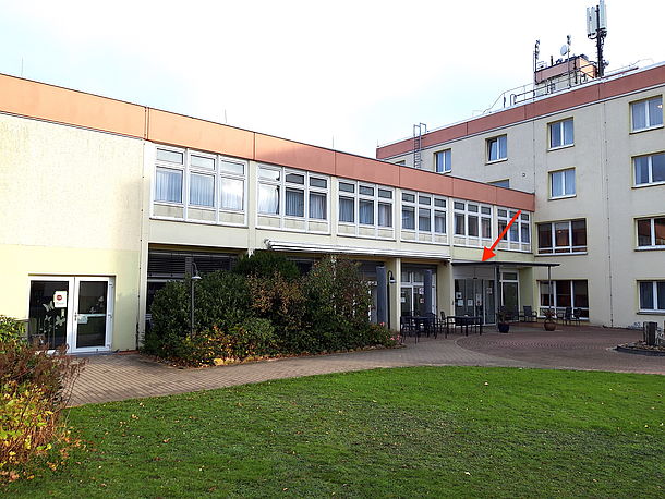 Haupteingang des Altenpflegezentrums Abt-Uhlhorn-Haus in Loccum